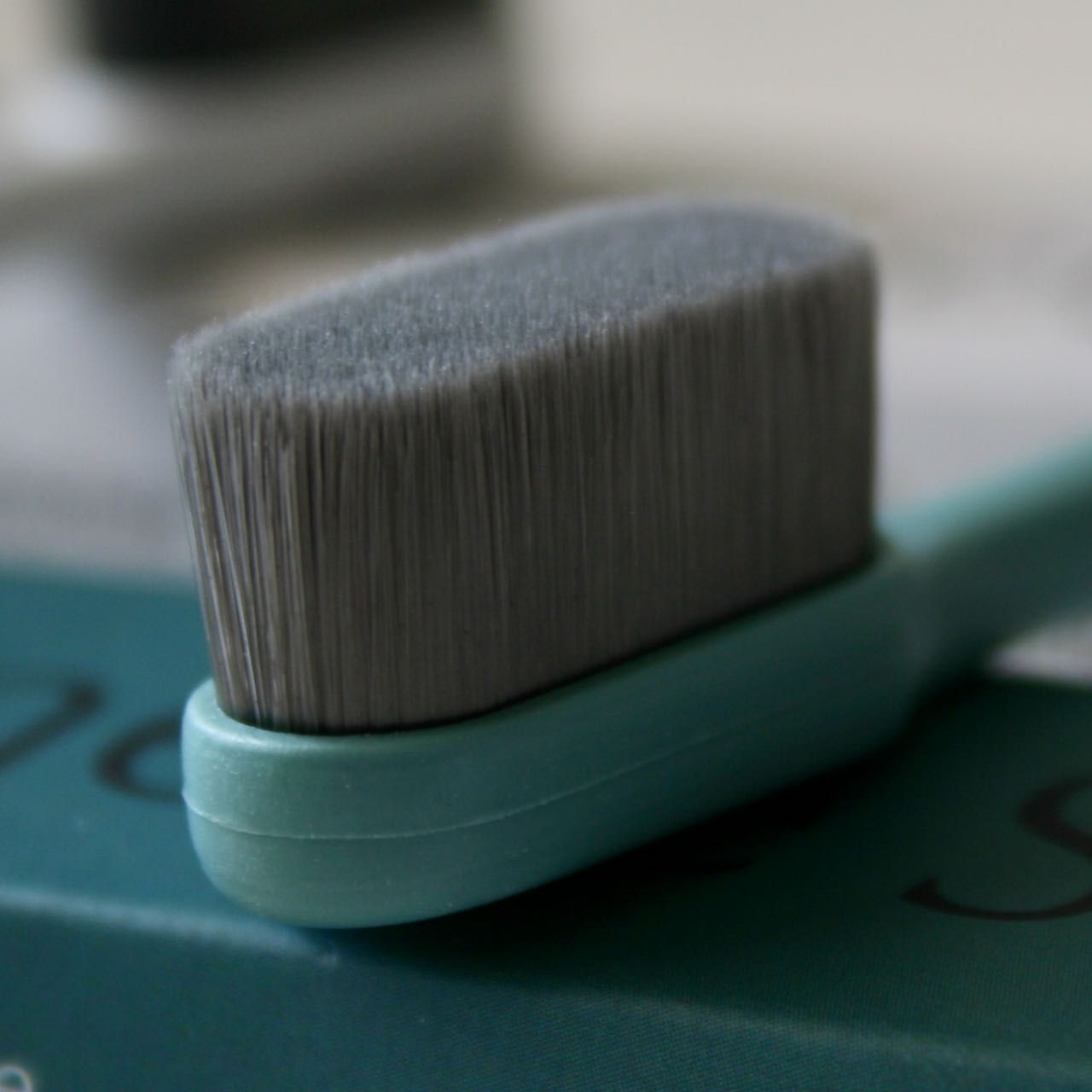 KATŌ Nano-Zahnbürste