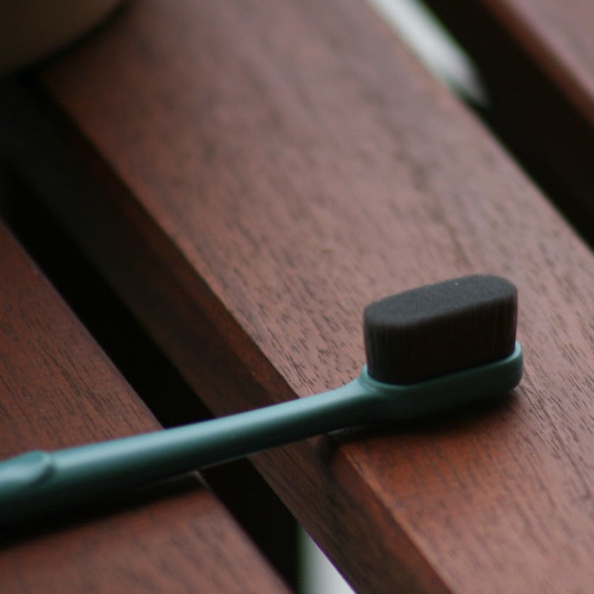 KATO Zahnbuerste Ocean Green 20000 nano Borsten auf Holz